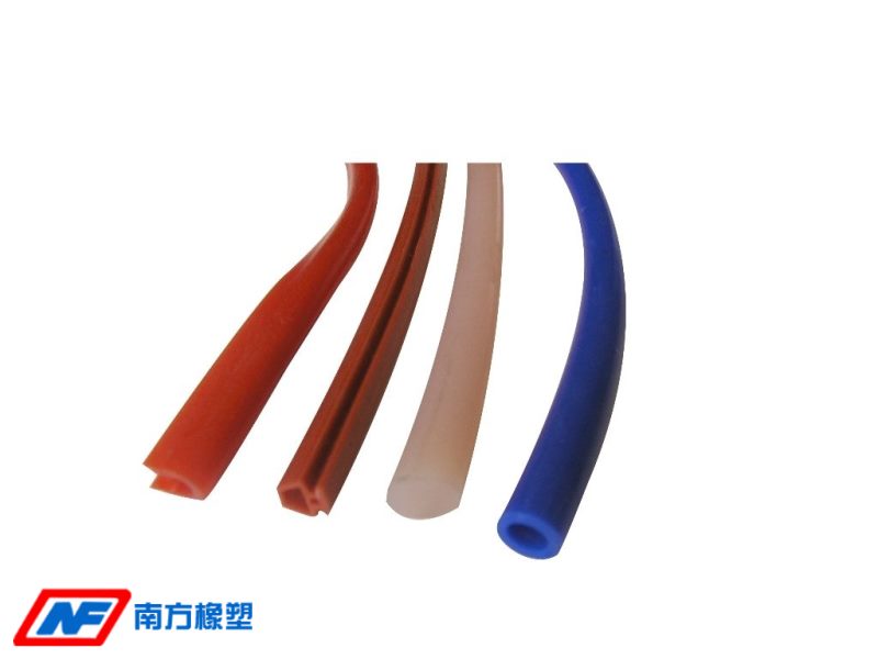 在制作硅膠發(fā)泡管時，我們需要注意什么